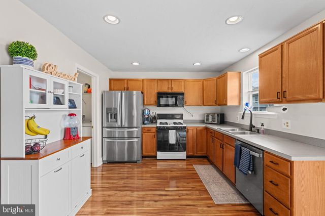 1240 WANDA DR, Hanover, PA 17331