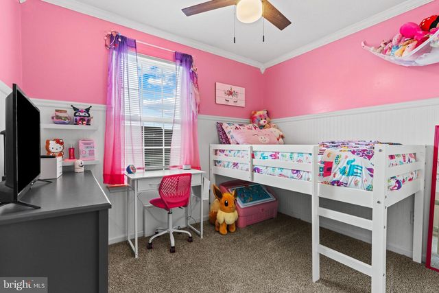 1240 WANDA DR, Hanover, PA 17331