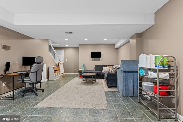 1240 WANDA DR, Hanover, PA 17331