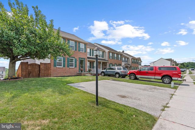 1240 WANDA DR, Hanover, PA 17331