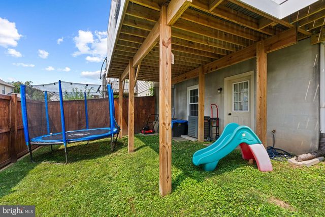 1240 WANDA DR, Hanover, PA 17331