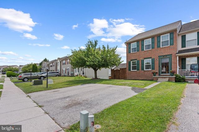 1240 WANDA DR, Hanover, PA 17331