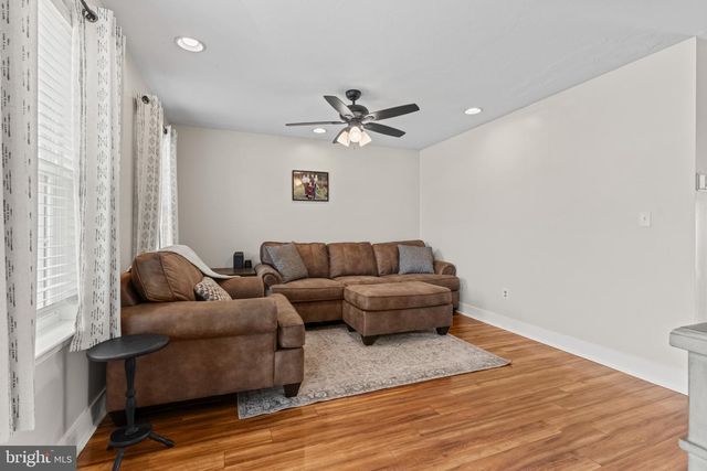 1240 WANDA DR, Hanover, PA 17331