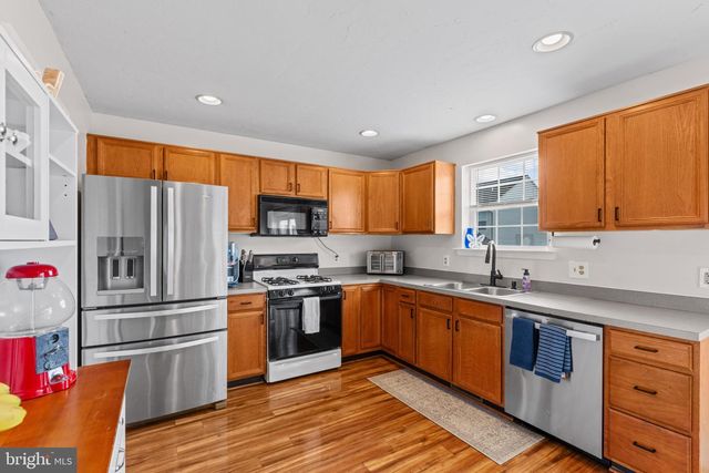 1240 WANDA DR, Hanover, PA 17331