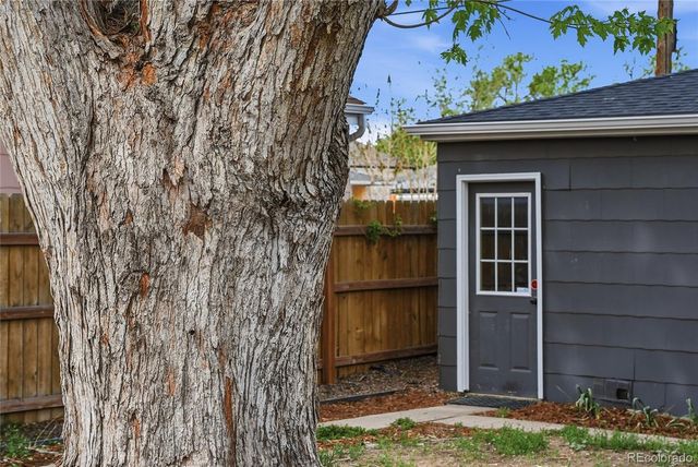 1049 Florence Street, Aurora, CO 80010