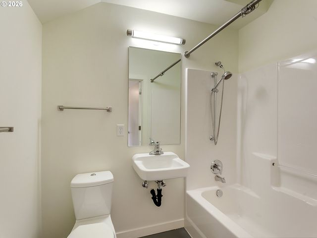 2525 N KILLINGSWORTH St 310, Portland, OR 97217