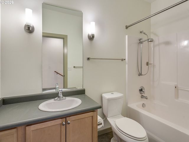 2525 N KILLINGSWORTH St 310, Portland, OR 97217