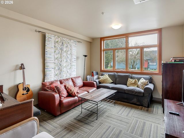 2525 N KILLINGSWORTH St 310, Portland, OR 97217