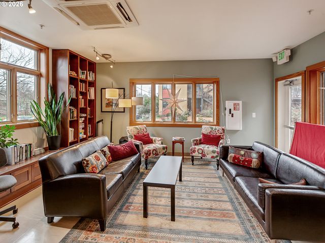 2525 N KILLINGSWORTH St 310, Portland, OR 97217