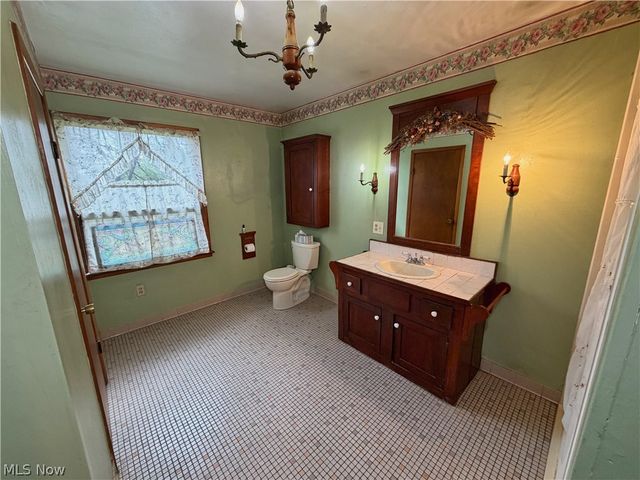 16213 Park Way, East Liverpool, OH 43920
