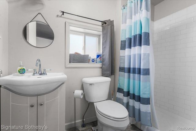 6997 Lakeshore Road, Worth Township, MI 48450