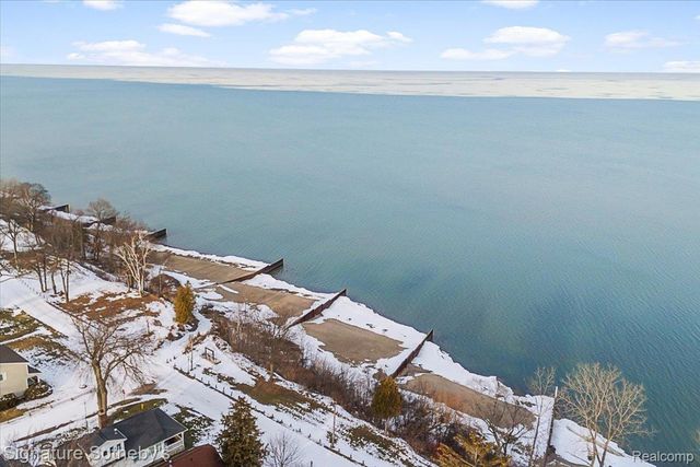 6997 Lakeshore Road, Worth Township, MI 48450