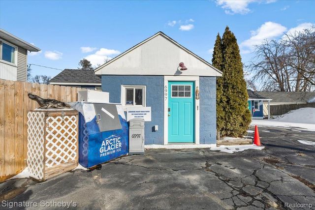 6997 Lakeshore Road, Worth Township, MI 48450