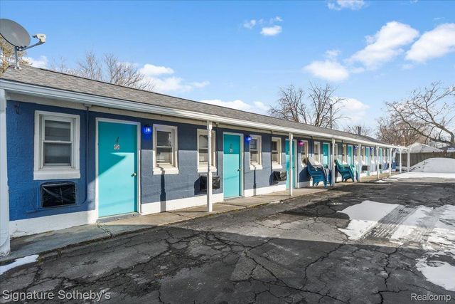 6997 Lakeshore Road, Worth Township, MI 48450