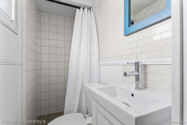 6997 Lakeshore Road, Worth Township, MI 48450