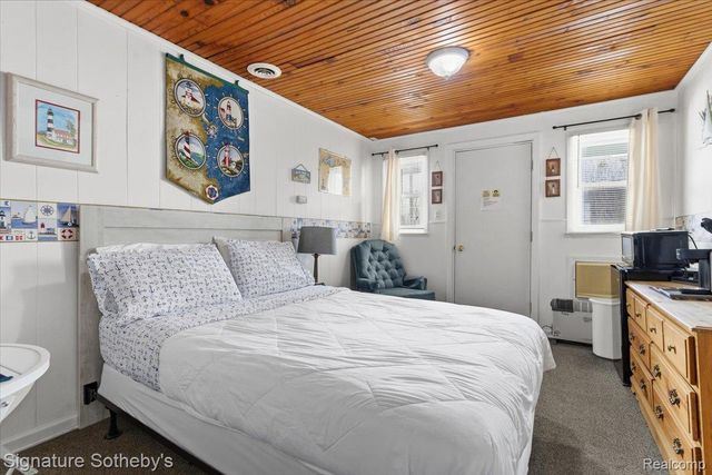 6997 Lakeshore Road, Worth Township, MI 48450