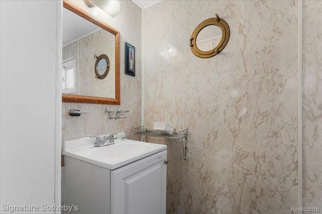 6997 Lakeshore Road, Worth Township, MI 48450