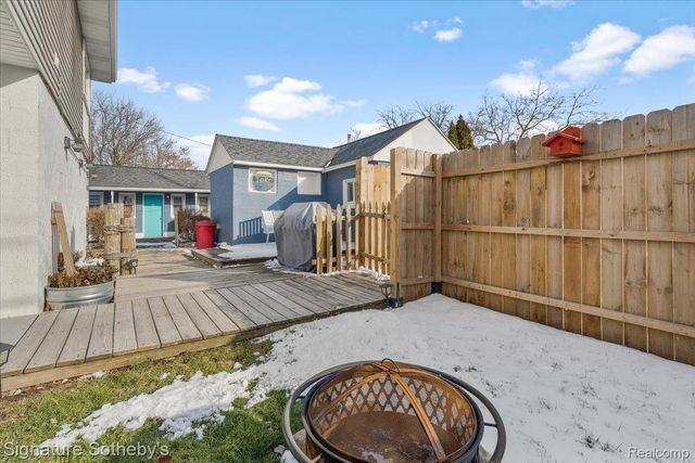 6997 Lakeshore Road, Worth Township, MI 48450