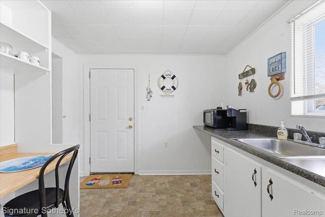 6997 Lakeshore Road, Worth Township, MI 48450