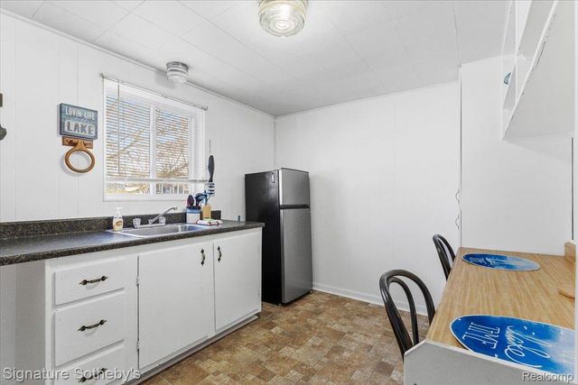 6997 Lakeshore Road, Worth Township, MI 48450