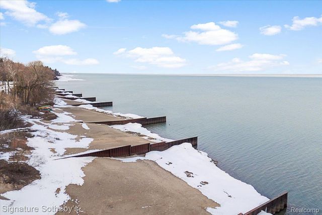 6997 Lakeshore Road, Worth Township, MI 48450