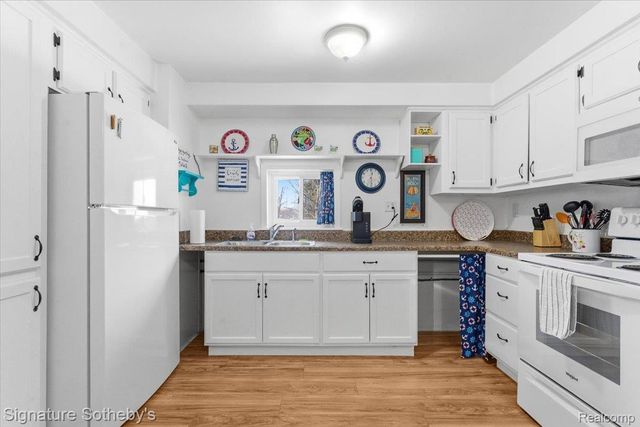 6997 Lakeshore Road, Worth Township, MI 48450