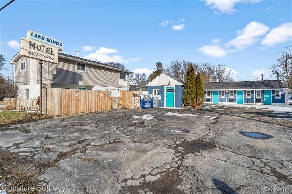 6997 Lakeshore Road, Worth Township, MI 48450