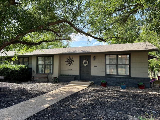 3644 W Seminary Drive, Fort Worth, TX 76109