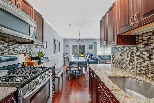 100 Baker Court 31, Island Park, NY 11558