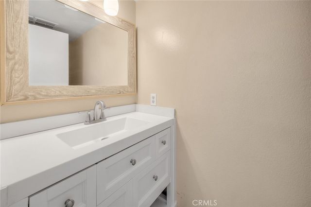 2626 N Tustin A, Santa Ana, CA 92705