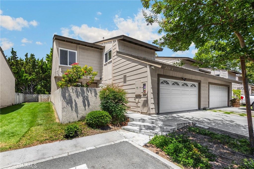 Image 1 of property listing at 2626 N Tustin A, Santa Ana, CA 92705