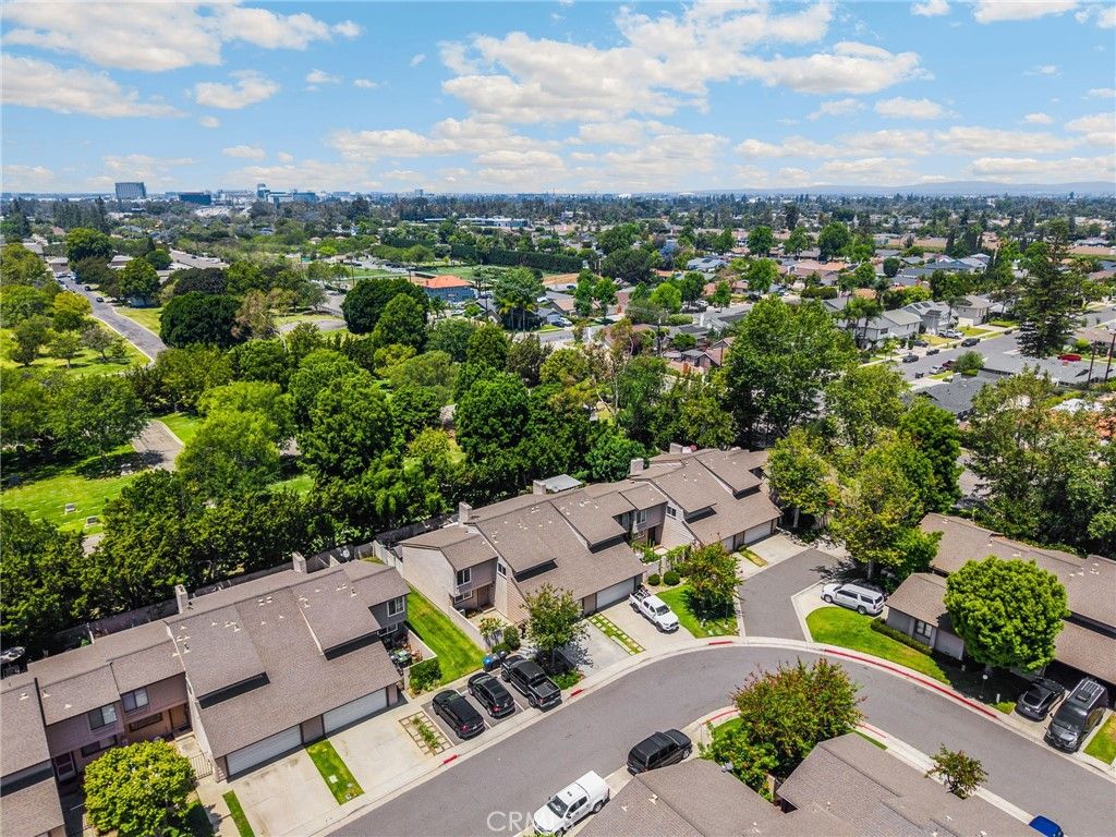 Image 12 of property listing at 2626 N Tustin A, Santa Ana, CA 92705