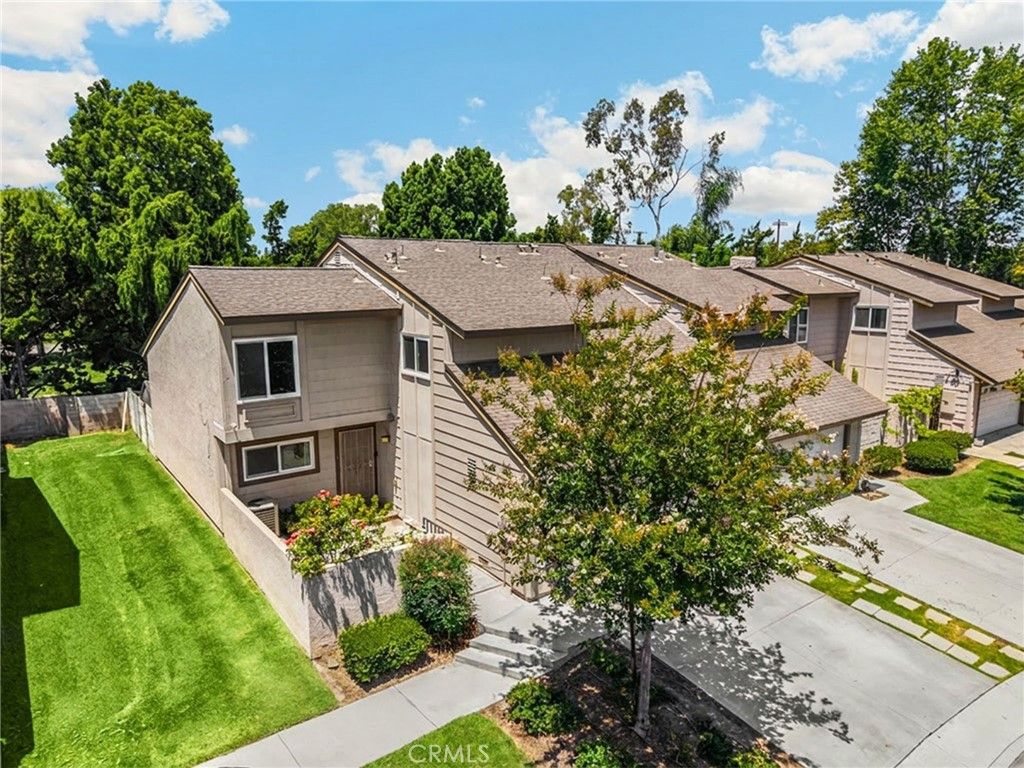 Image 13 of property listing at 2626 N Tustin A, Santa Ana, CA 92705