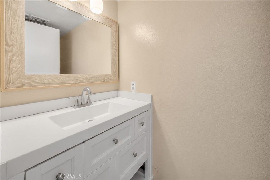 Image 20 of property listing at 2626 N Tustin A, Santa Ana, CA 92705