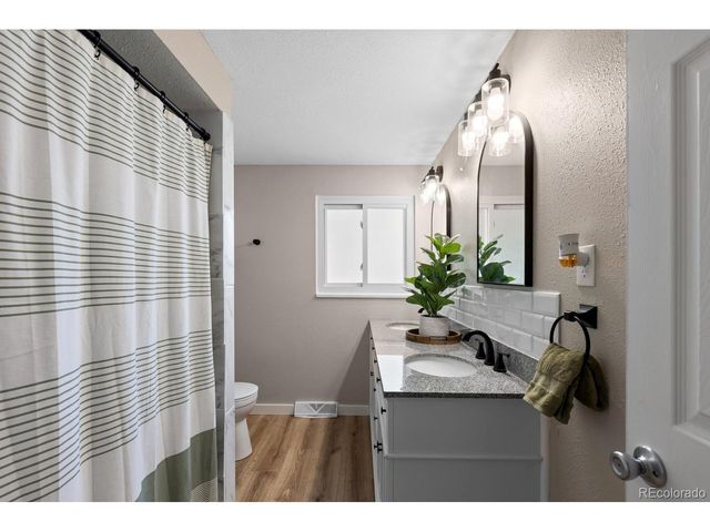 7180 W Fairview Dr, Littleton, CO 80128