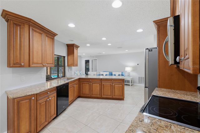 10062 121ST STREET, Seminole, FL 33772