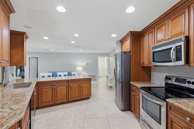 10062 121ST STREET, Seminole, FL 33772