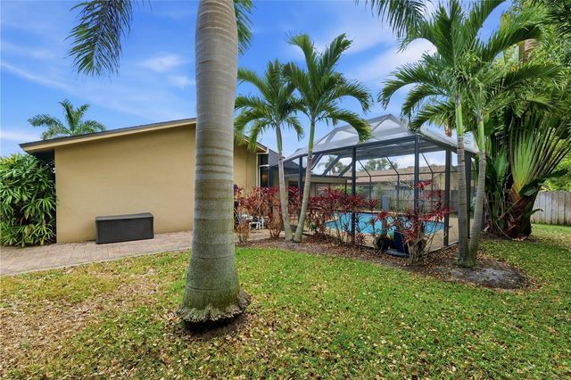 10062 121ST STREET, Seminole, FL 33772