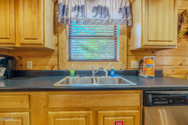 2010 Bear Creek Way, Pigeon Forge, TN 37862