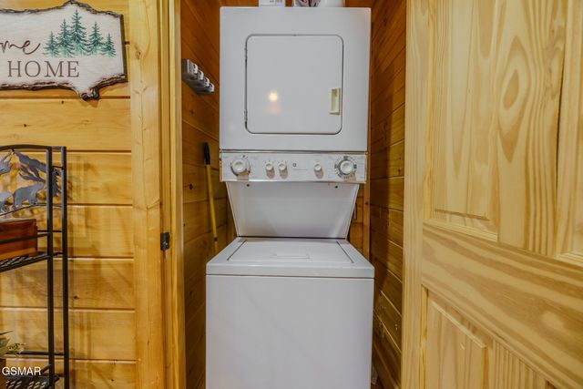 2010 Bear Creek Way, Pigeon Forge, TN 37862