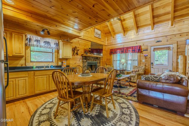 2010 Bear Creek Way, Pigeon Forge, TN 37862