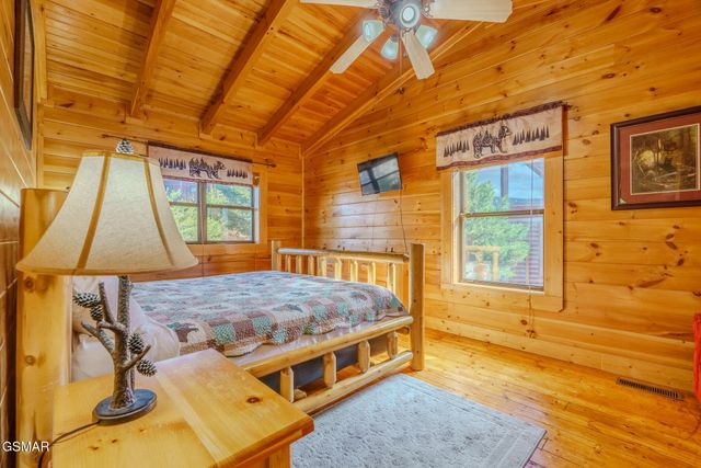 2010 Bear Creek Way, Pigeon Forge, TN 37862