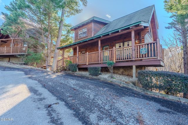 2010 Bear Creek Way, Pigeon Forge, TN 37862