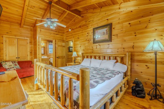 2010 Bear Creek Way, Pigeon Forge, TN 37862