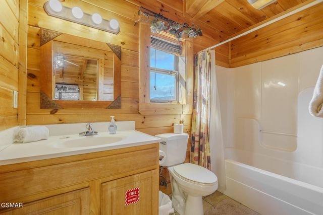 2010 Bear Creek Way, Pigeon Forge, TN 37862