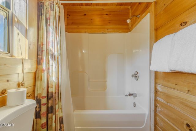 2010 Bear Creek Way, Pigeon Forge, TN 37862