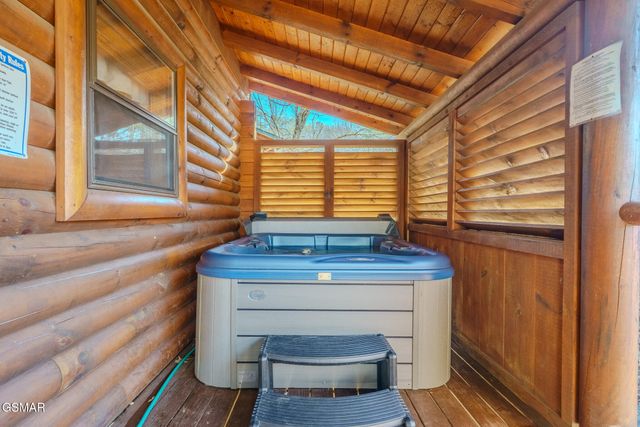 2010 Bear Creek Way, Pigeon Forge, TN 37862