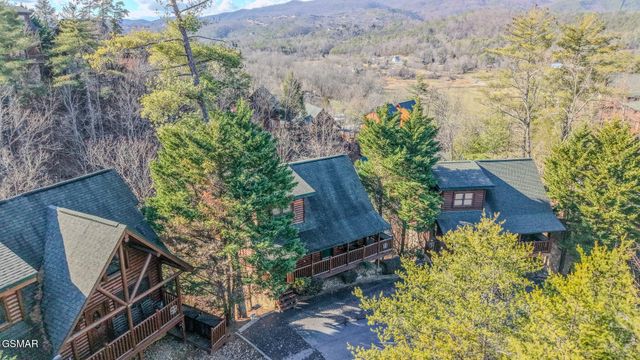 2010 Bear Creek Way, Pigeon Forge, TN 37862