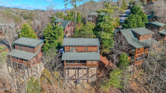 2010 Bear Creek Way, Pigeon Forge, TN 37862