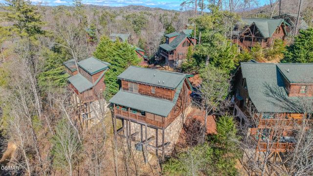 2010 Bear Creek Way, Pigeon Forge, TN 37862